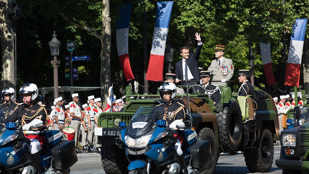 Illustration - parler de paix pour préparer la guerre