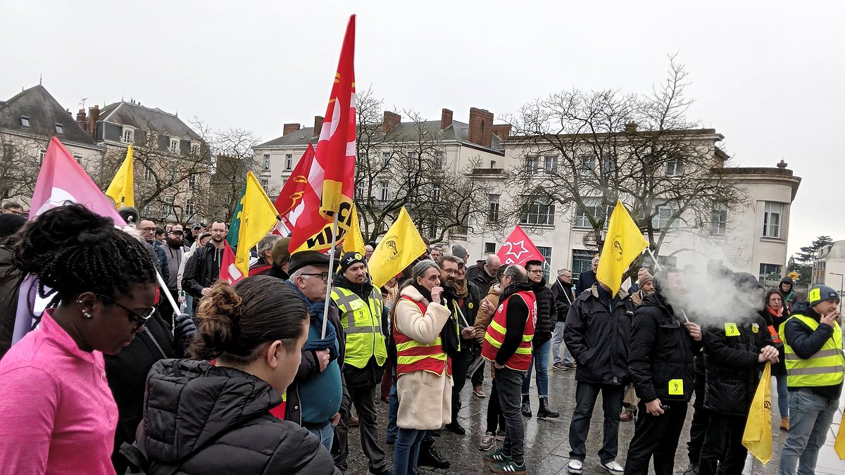 Illustration - Contre les licenciements : de la manifestation à la grève !