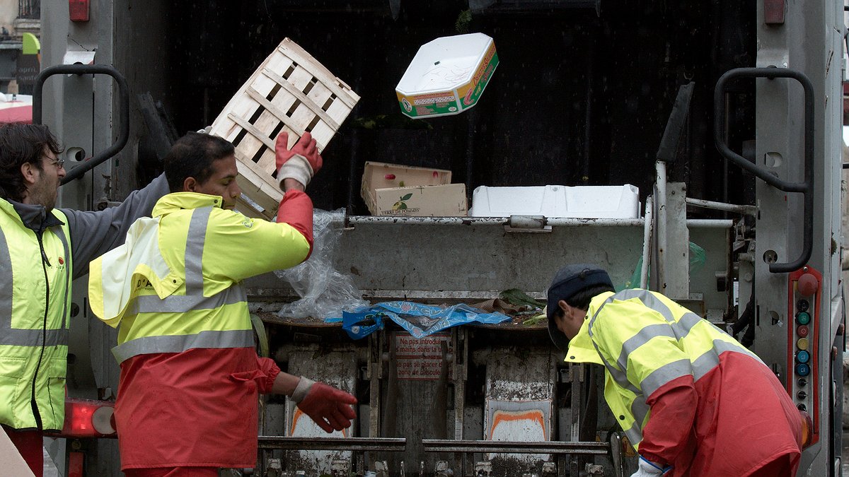 Illustration - Des travailleurs toujours aussi essentiels