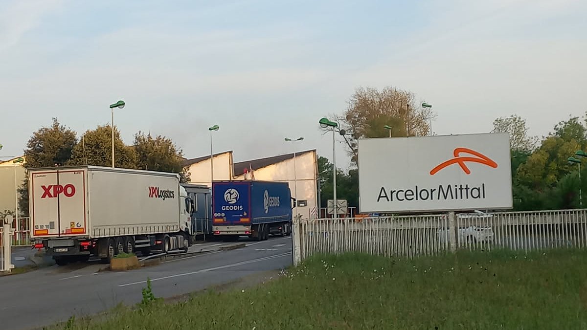 Illustration - Travailleurs licenciés, actionnaires gavés