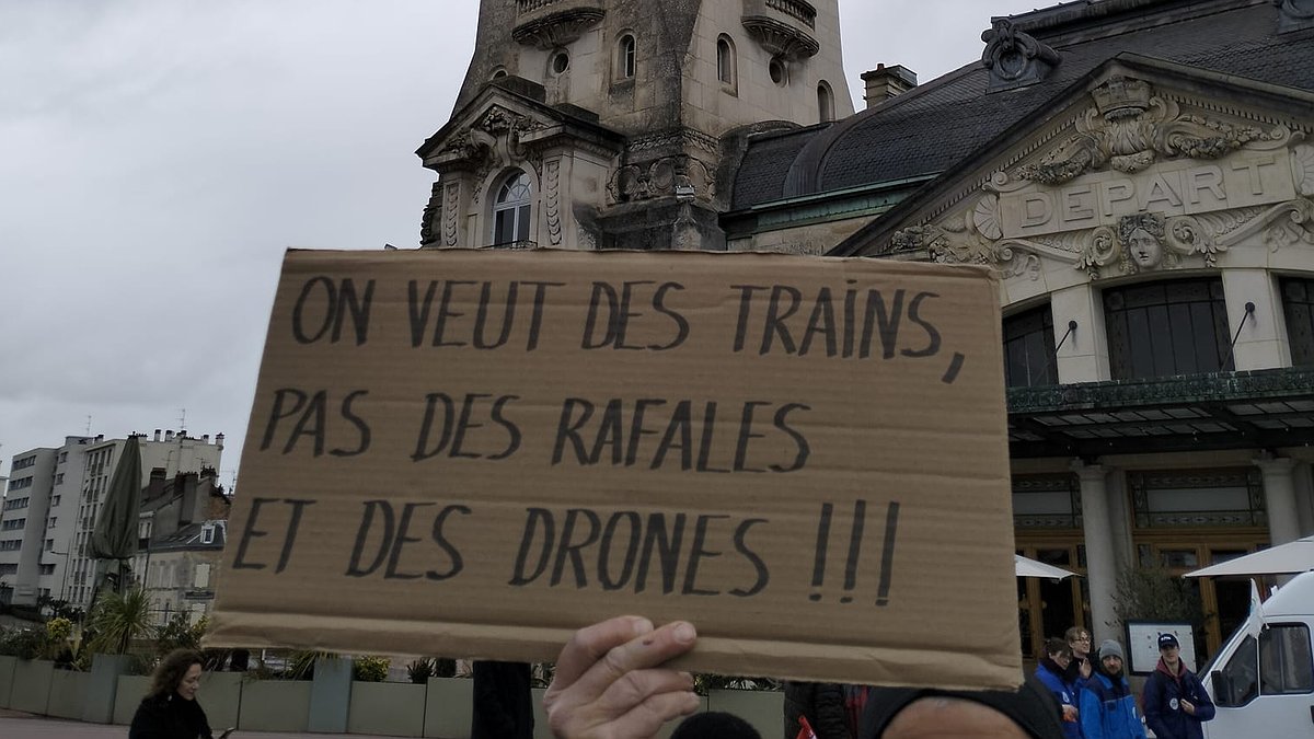 Illustration - Les "sans train" expriment leur colère
