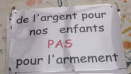 Illustration Des livres, pas des missiles !