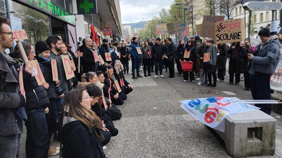 Illustration - en grève pour des moyens !