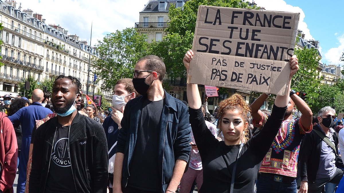 Illustration - La dictature, c’est ferme ta gueule ; la démocratie, c’est cause toujours