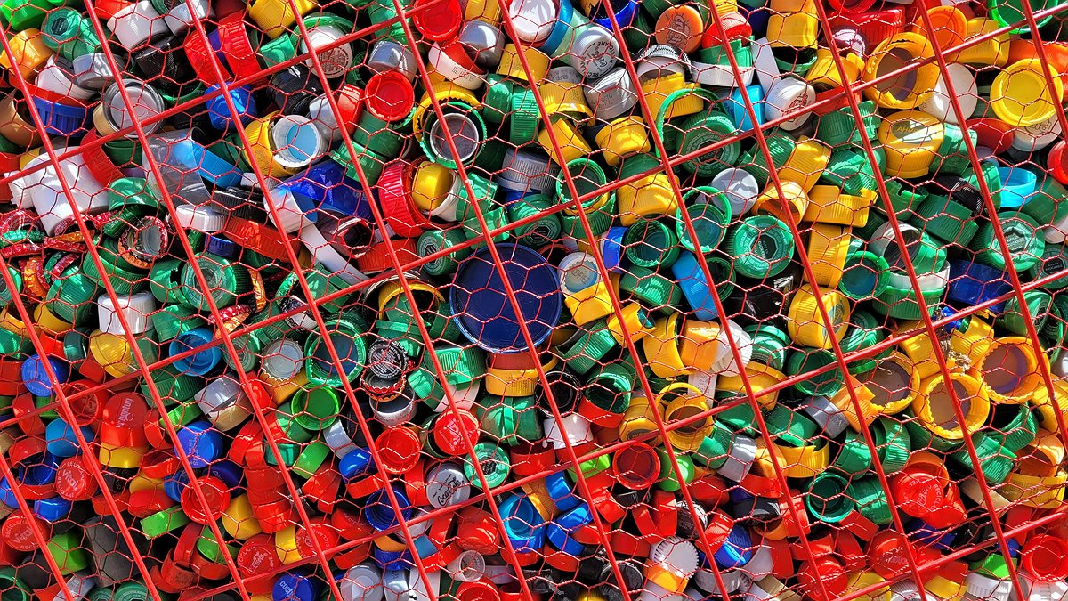 Illustration - Le plastique est pratique... pour ceux qui en tirent des milliards !