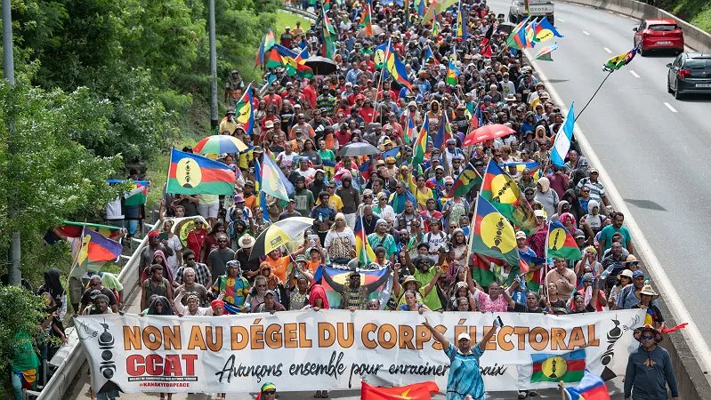 Illustration - À bas la politique coloniale en Nouvelle-Calédonie !