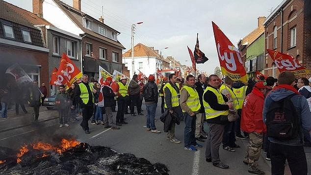Illustration - trois grévistes réintégrés