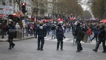 Illustration - Cazeneuve s’offusque