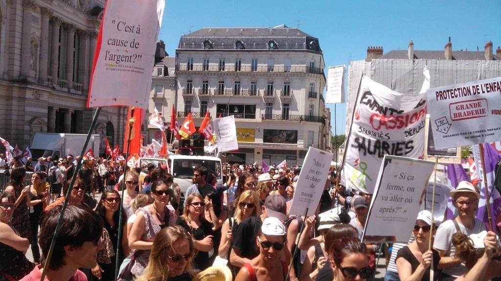 Illustration - 2 000 manifestants pour défendre les emplois !