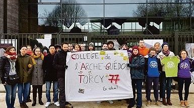 Illustration - en grève contre les classes surchargées