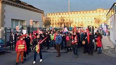 Illustration - en grève contre les suppressions d’emplois