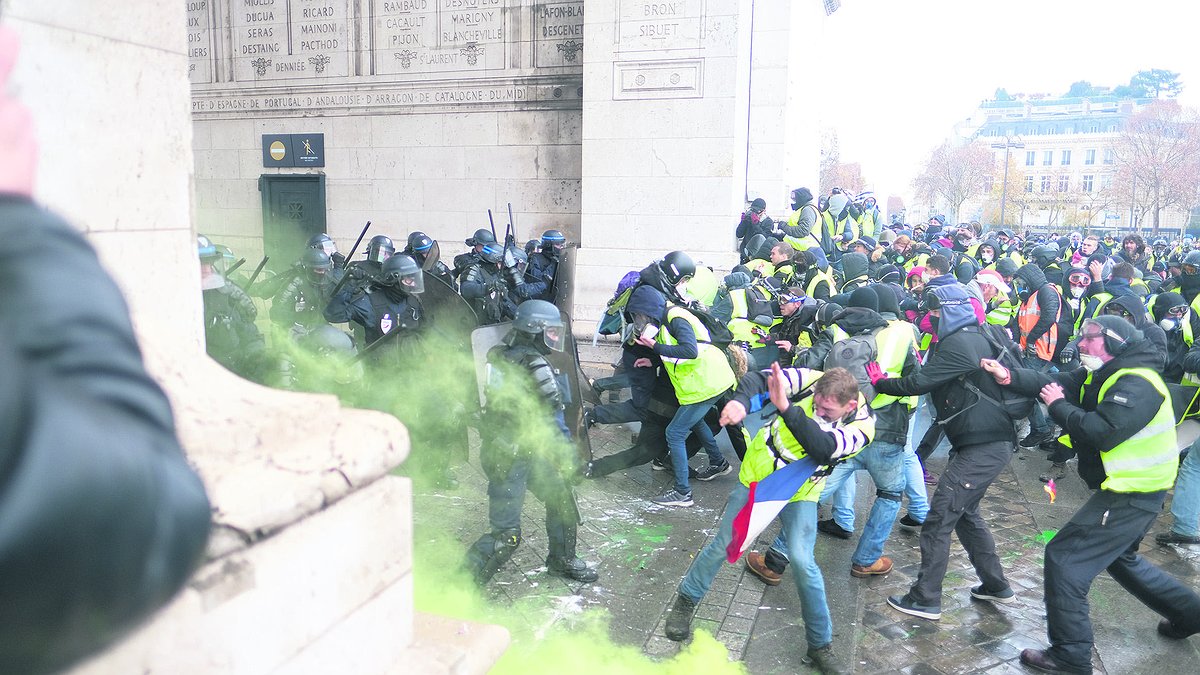 Illustration - pendant ce temps, la police court toujours