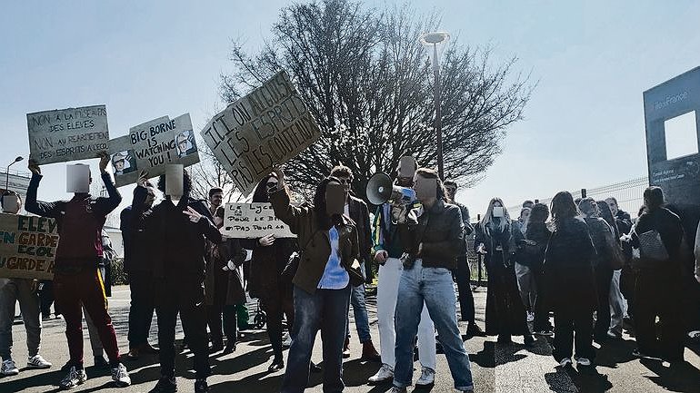 Illustration - “ Non aux fouilles ! ”