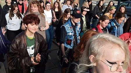 Illustration - “de l’éducation, pas d’la chair à canon”