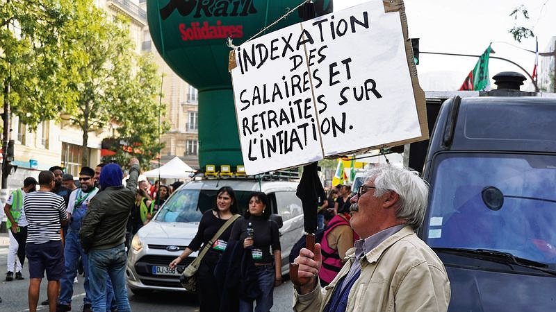 Illustration - Essence : à bas les profiteurs de guerre ! Augmentation des salaires !