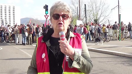 Illustration Chantal Gomez, tête de liste à Echirolles, à la manifestation du 8 mars